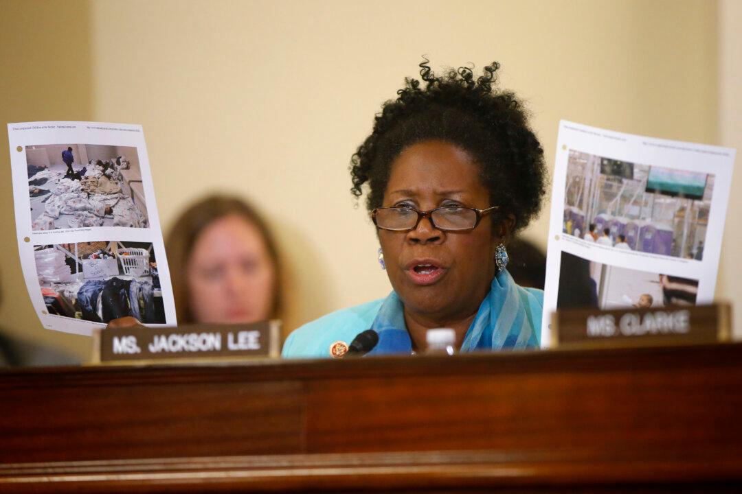Sheila Jackson Lee Quotes: Texas Democrat Was Wrong About George Bush Impeachment Attempt (+Video)