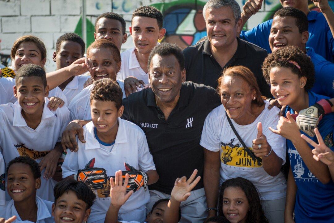 Pele Died? Nope, ‘Dead’ Rumors Spread on Twitter After Hospitalization