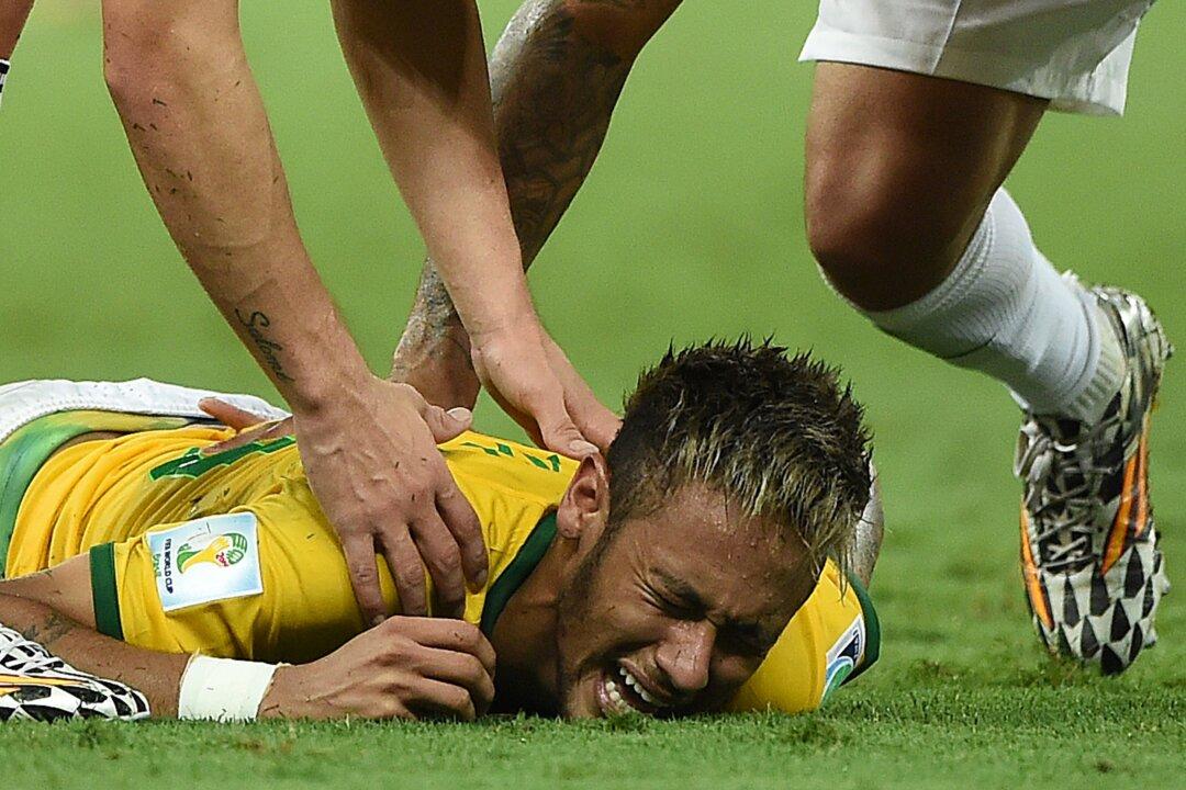 Neymar Jr Injury Video: Watch World Cup-Ending Foul on Brazil Super Star; Neymar Dreams of Coming Back to Celebrate Title (+Picture, Photos)