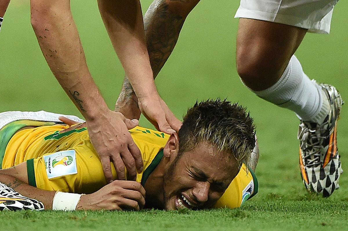 Neymar Jr Injury Video: Watch World Cup-Ending Foul on Brazil Super Star; Neymar Dreams of Coming Back to Celebrate Title (+Picture, Photos)