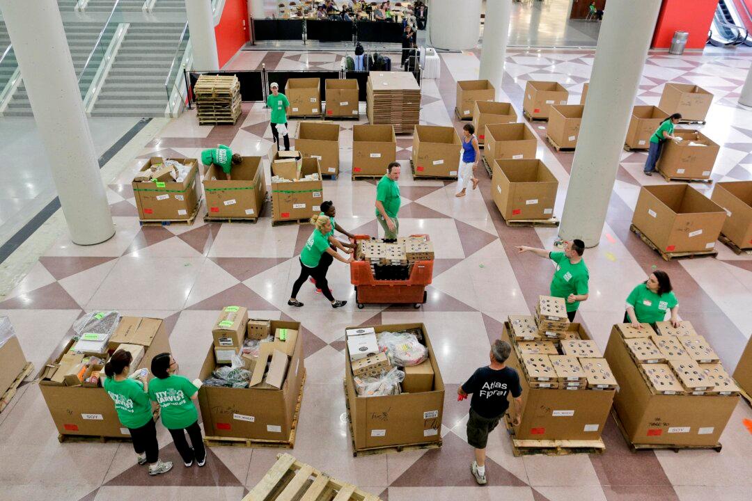 Poor New Yorkers Getting Fancy Food Leftovers