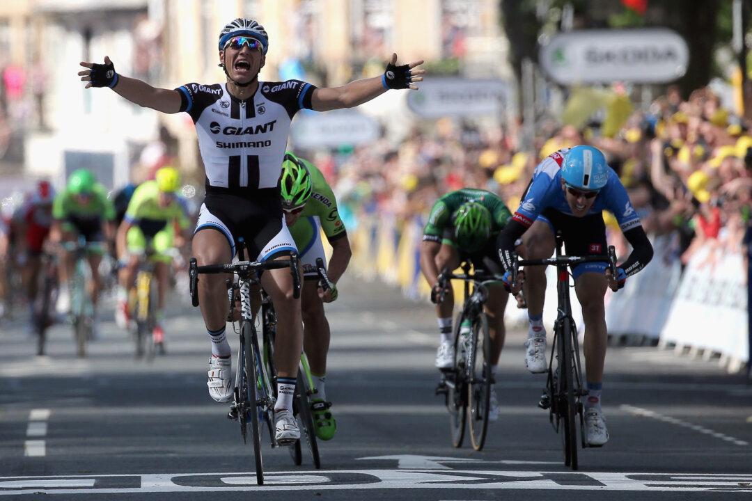 Kittel Wins, Cav Crashes at 101st Tour de France Stage One