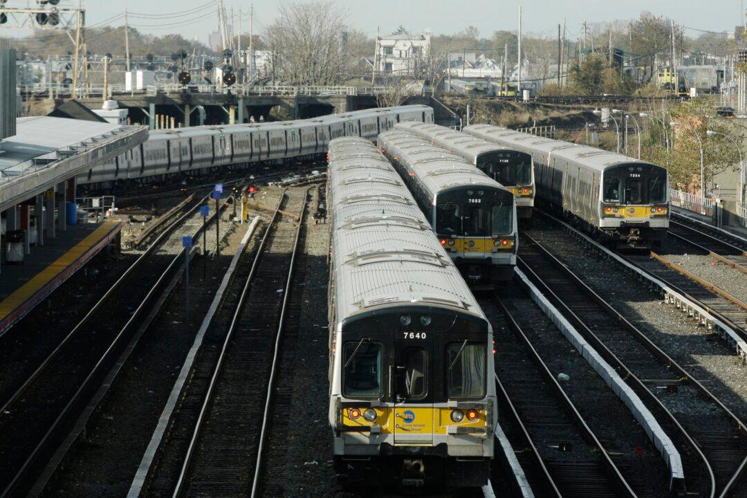 LIRR Talks Break Down, Unions Prep for Strike