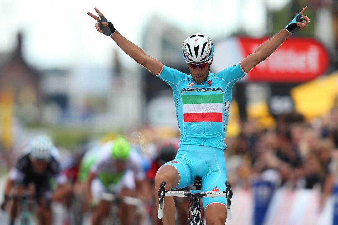 Nibali Seizes Yellow in Tour de France Stage Two