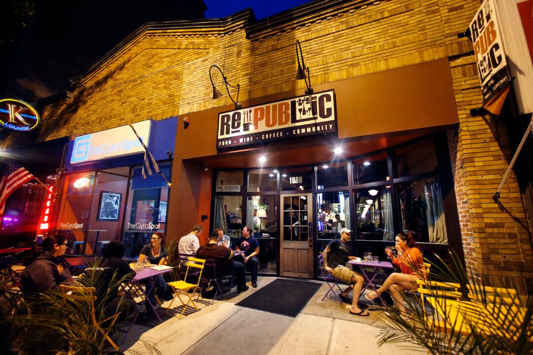 Manchester Dishes Art, Diner Grub