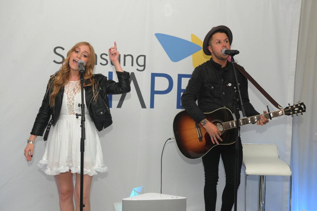 Oh Honey Brights Up Samsung Summer Shape Series