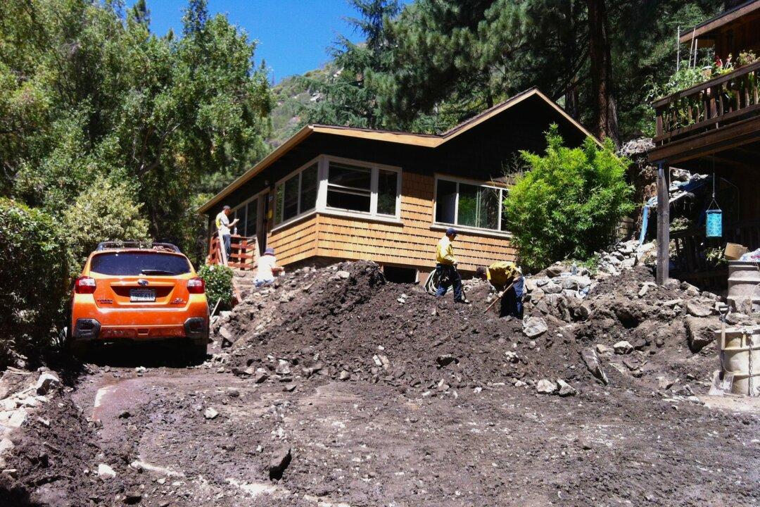 Volunteers Clear Mud and Rocks After Flash Floods in South California