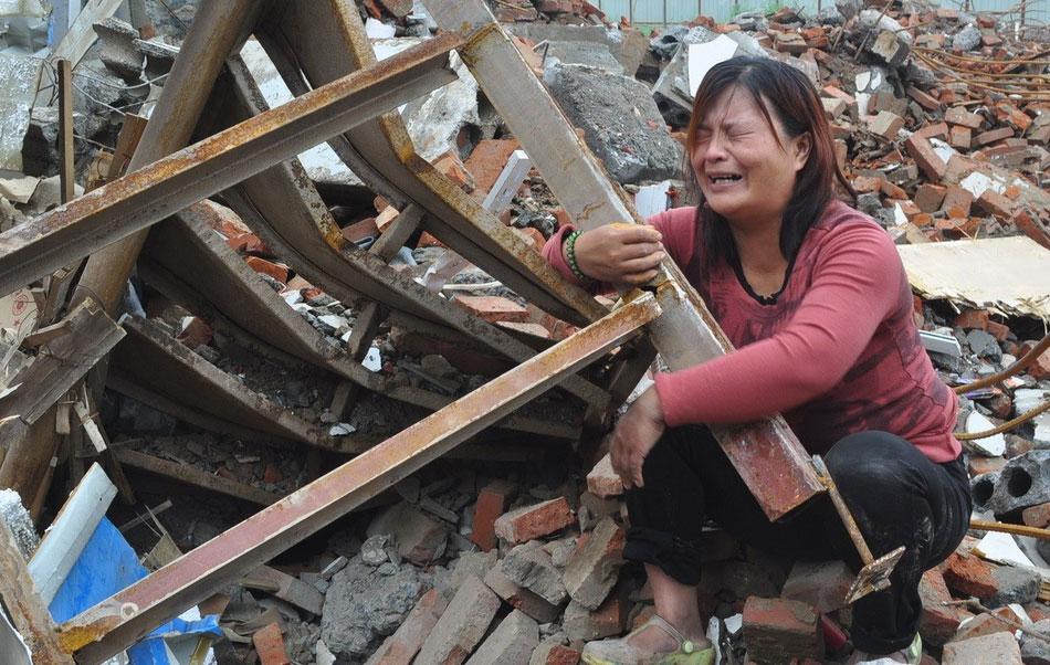 In China, Couple Held in Cemetery While Home Demolished