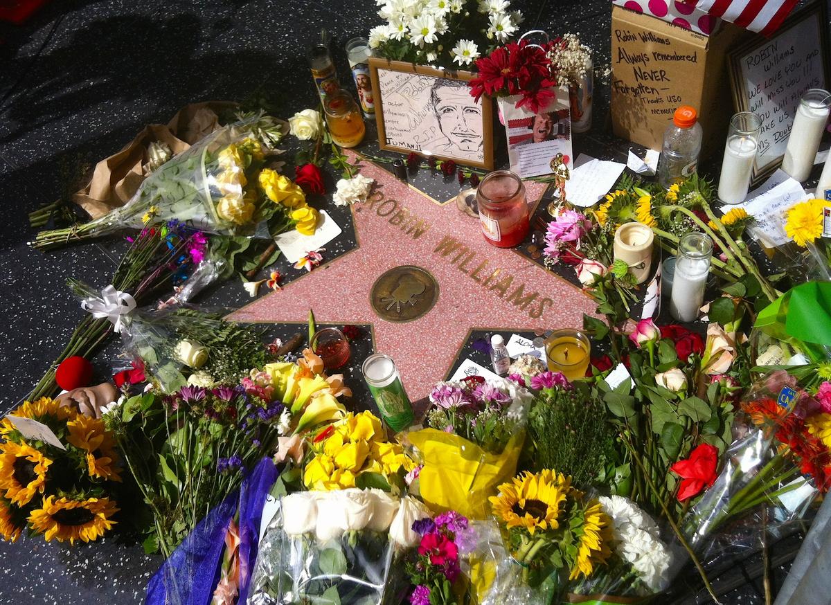 Robin Williams Fans Pay Tribute at Hollywood Walk of Fame