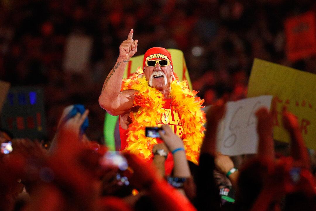 WWE 2K15 Roster: Hulk Hogan Done With Signing Hulkamania Edition Cards