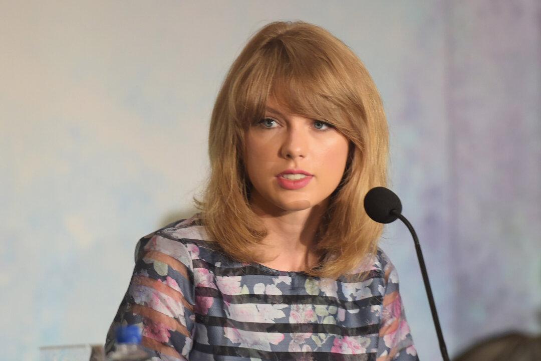 Taylor Swift Had Her Mind Blown by ‘The Giver’ Novel