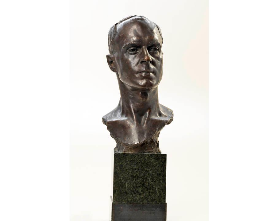 Sculpture Exhibition Shows Wartime Humanity