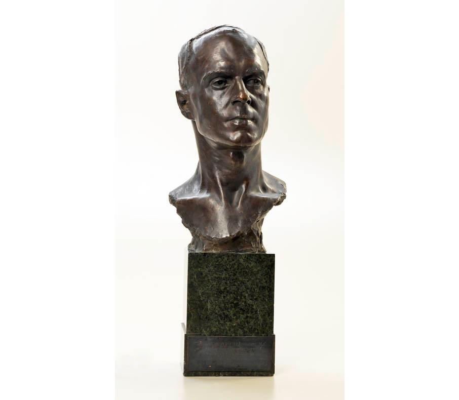 Sculpture Exhibition Shows Wartime Humanity