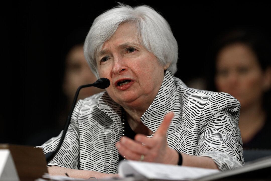 Yellen Defends Fed’s Interest in Income Inequality
