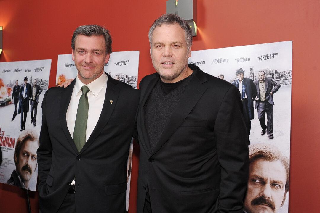 Jurassic World: Vincent D‘Onofrio Says ’Endless Amount of Iconic Scenes’ in Jurassic Park 4; No Trailer News