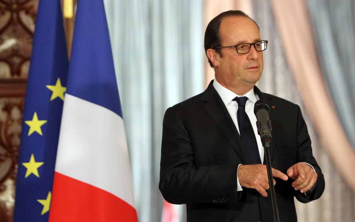 Hollande Heads to Athens as Greece Seeks Debt Relief