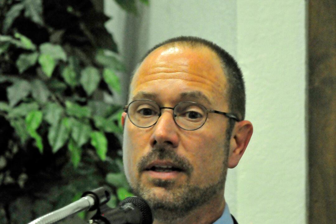 Greg Autry Addresses the Taiwanese People