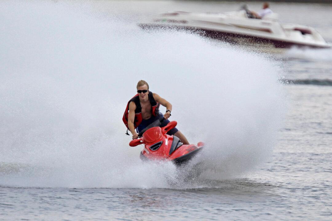 Lucky Jet Skiers Rescued by NY Firefighters