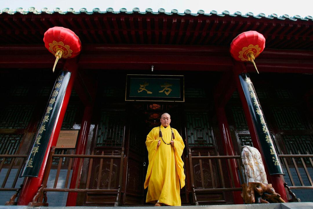 Chinese Monks Become ‘Sugar Babies’ for Wealthy Women