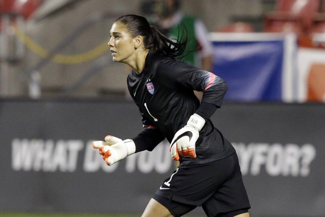 Hope Solo, Lake Bell: Graphic Photos of Soccer Player and Actress Leaked Online