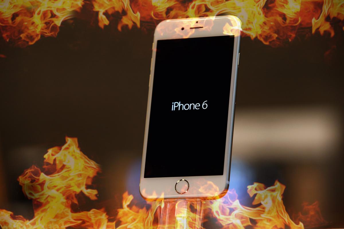 No, New Feature in iOS 8 Does Not Let you Charge an iPhone in the Microwave