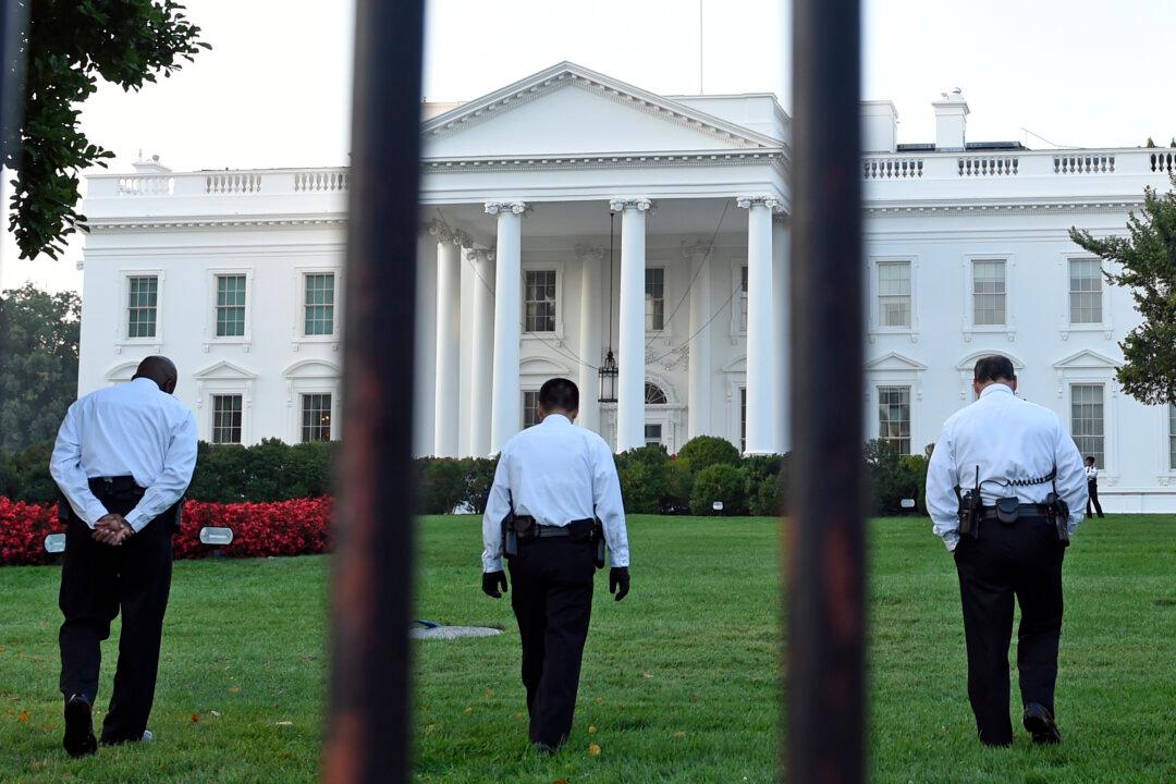 Man With Backpack Arrested After Jumping White House Fence