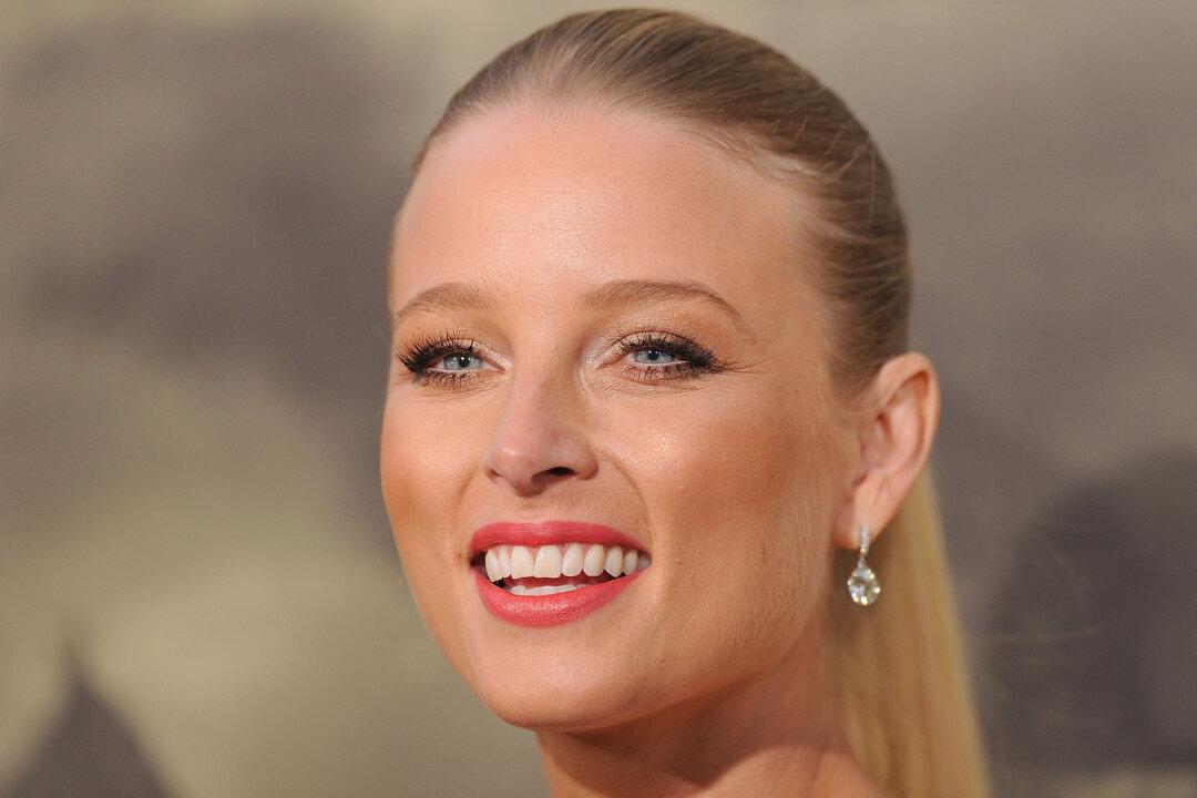 Rachel Nichols, Abigail Spencer Photos: Both ‘Continuum’ and ‘Rectify’ Actresses Are Allegedly Targeted in Ongoing Celebrity Pictures Hack