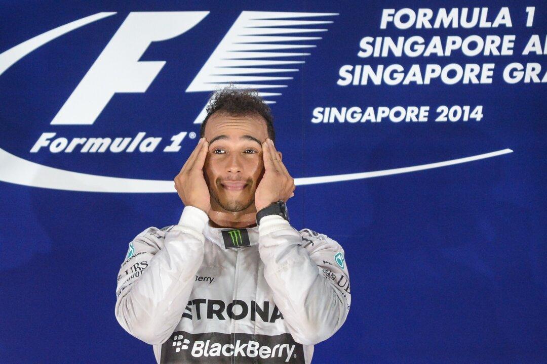 Hamilton Wins F1 Singapore Grand Prix, Leads Points as Rosberg Retires