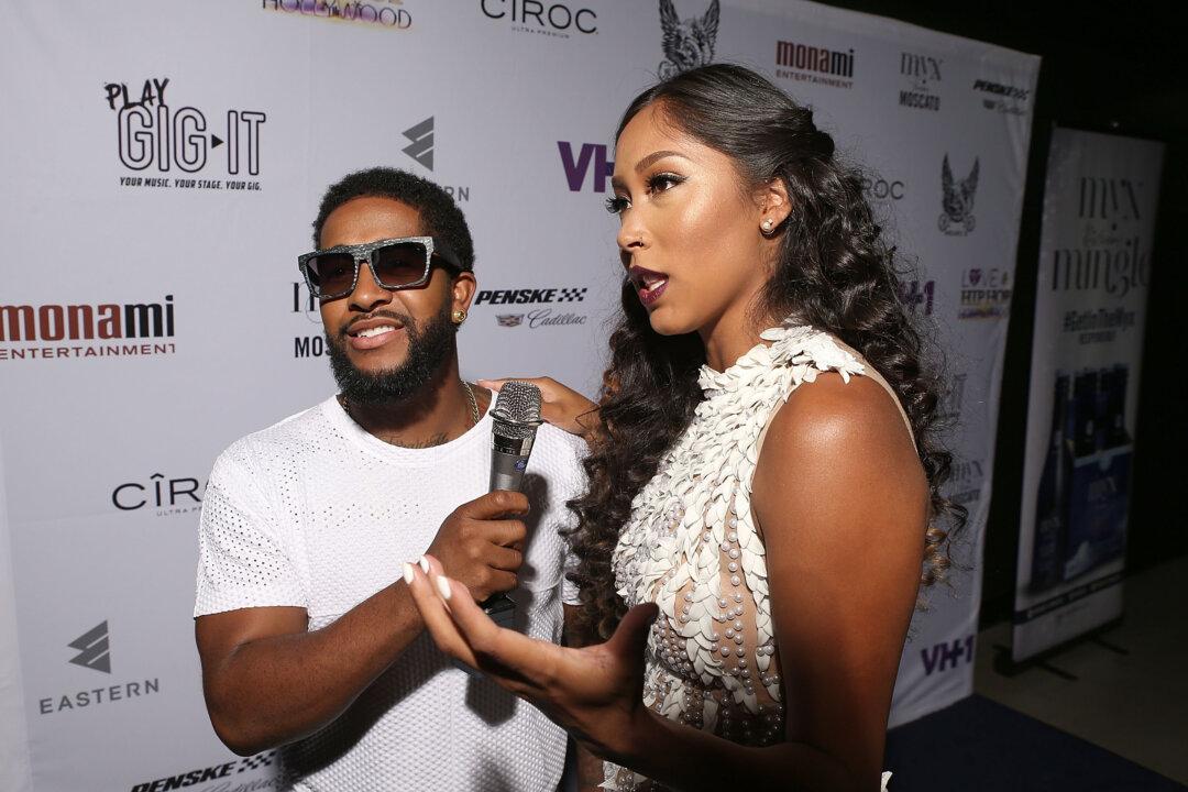 Omarion Allegedly Hit in Pictures Leak; Justin Bieber Photo Appears Photoshopped