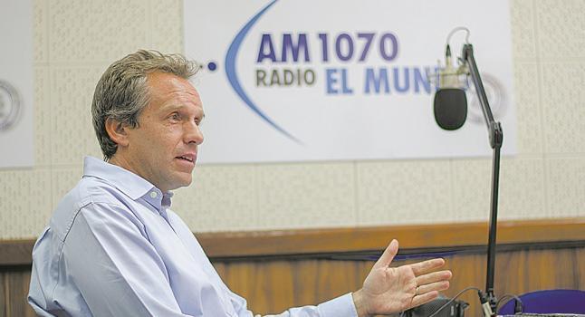 Argentine Economist Discusses Strategies to Exit the Default