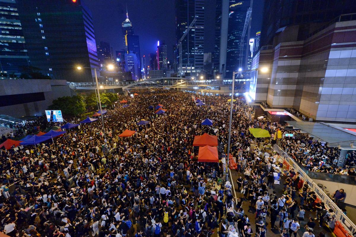 Hong Kong’s Chief Executive and Protesters Trade Ultimatums