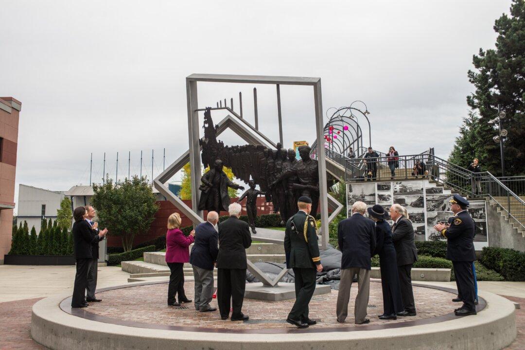 Sculpture of Famed ‘Wait for Me, Daddy’ War Photo Unveiled