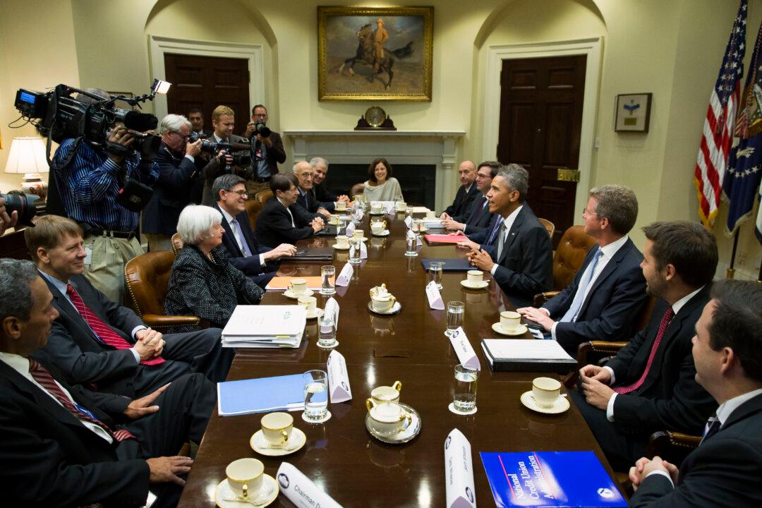 US Federal Budget Deficit Falls to $486B