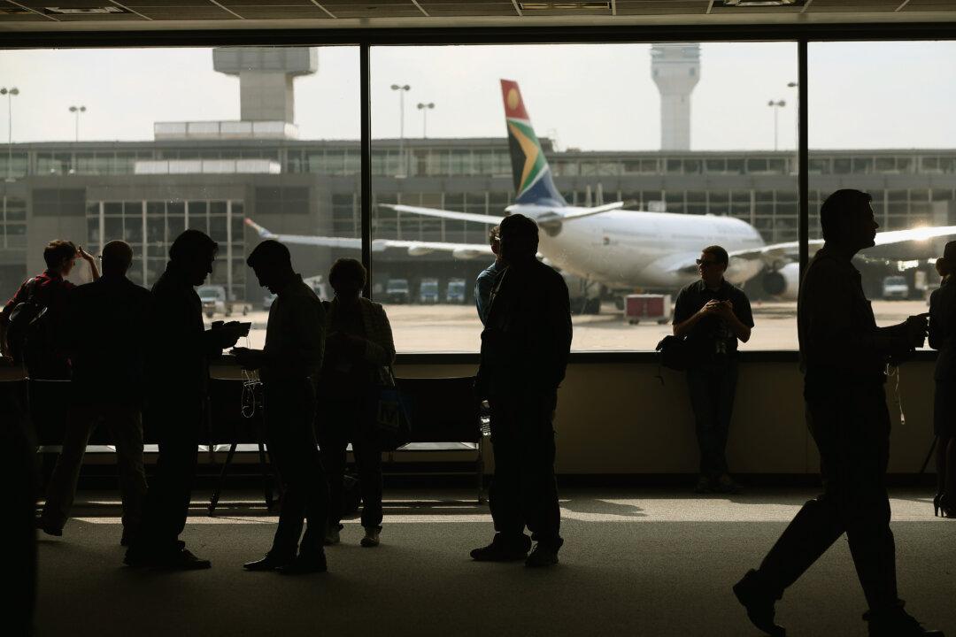 Chinese Students Interrogated, Deported at US Airport for Connections With the CCP