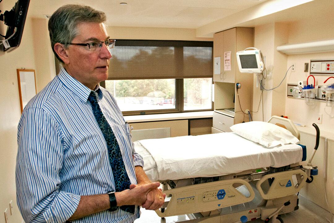 US Health Providers Expand Their Ebola Precautions