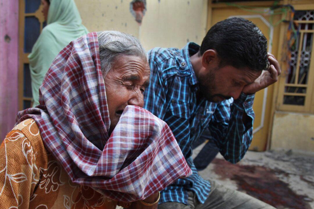 India, Pakistan Exchange Fire Over Kashmir Border