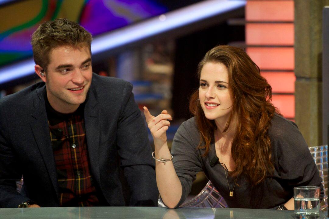 Robert Pattinson to Introduce Girlfriend FKA Twigs to Kristen Stewart: Report
