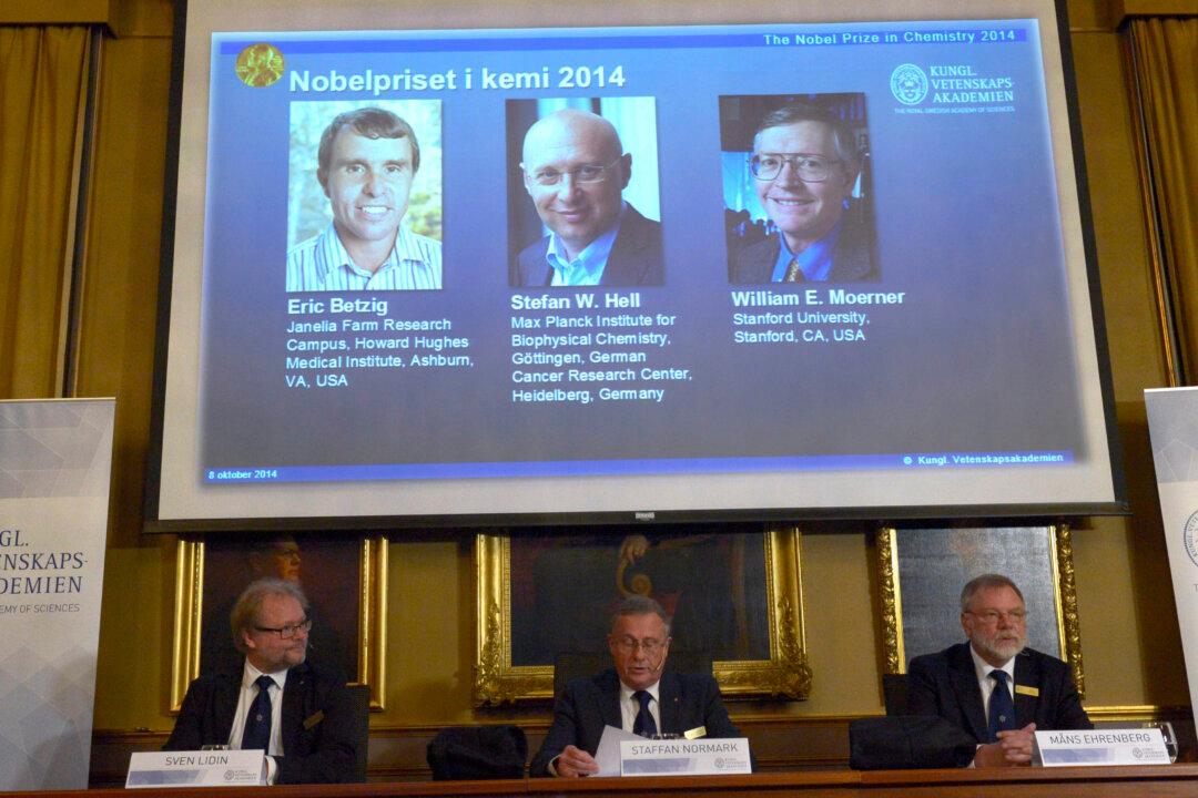 Super-Zoom Microscopes Earn Chemistry Nobel to 2 Americans, 1 German