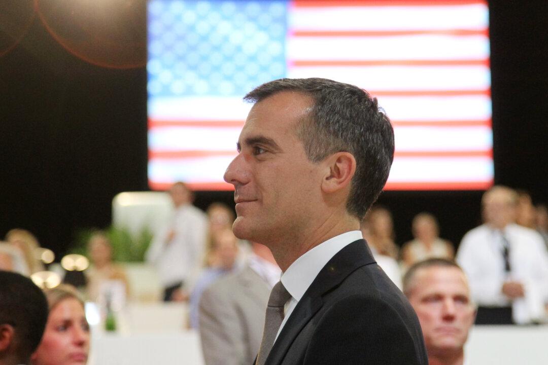 Biden Supports LA Mayor, City Council in Minimum Wage Hike