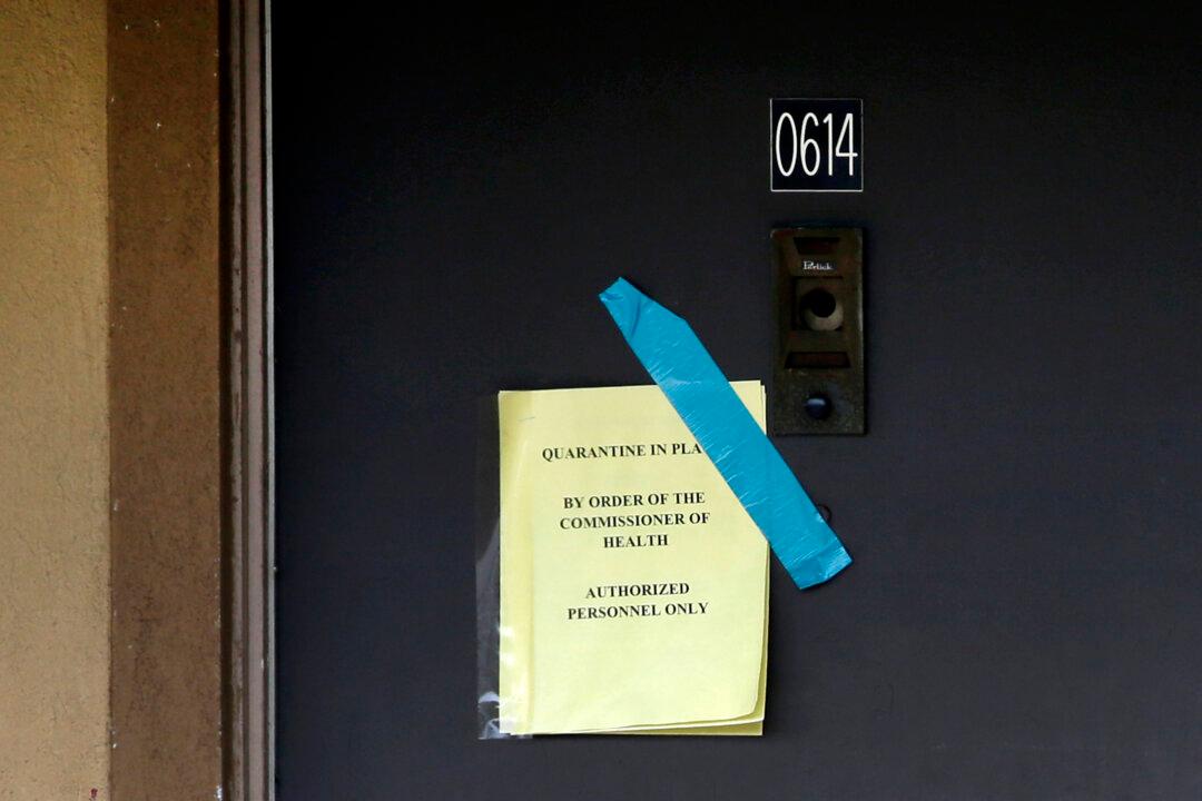 US Ebola Patient Dies; Airport Screening Expanded