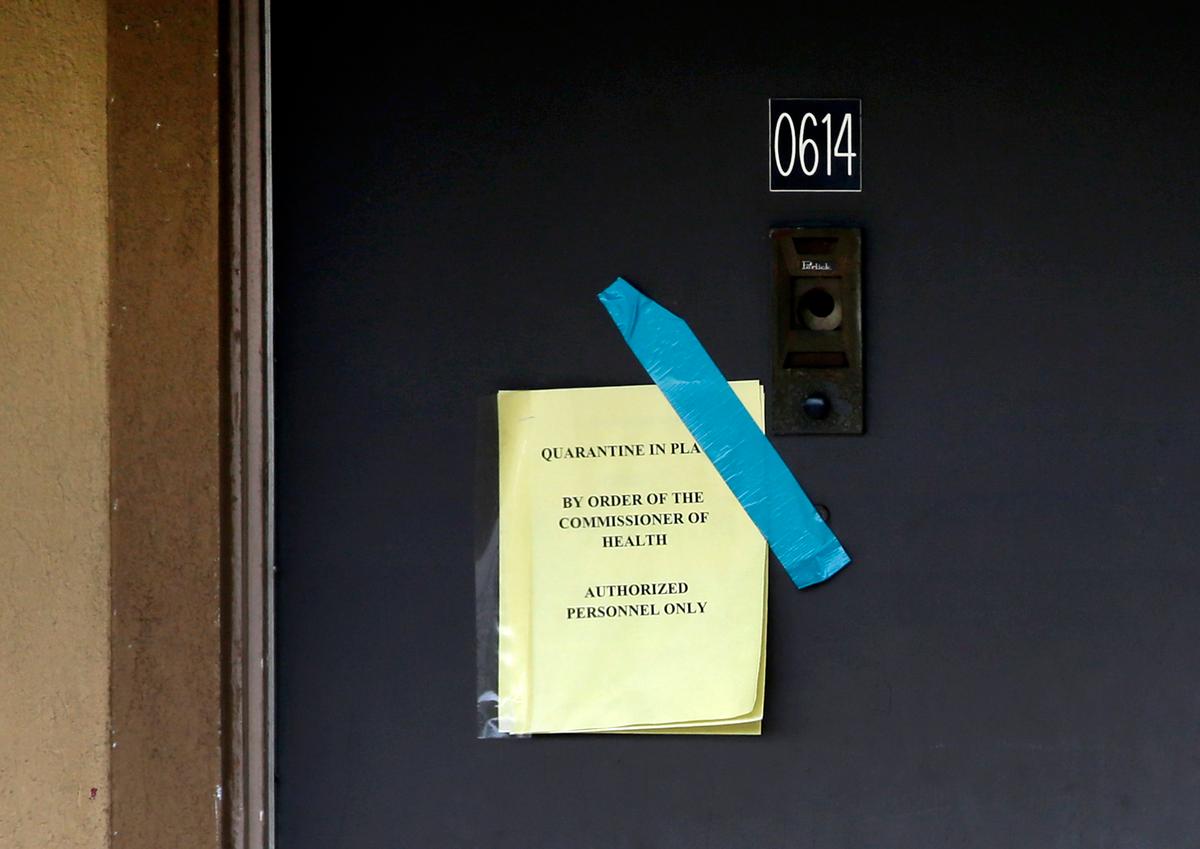 US Ebola Patient Dies; Airport Screening Expanded