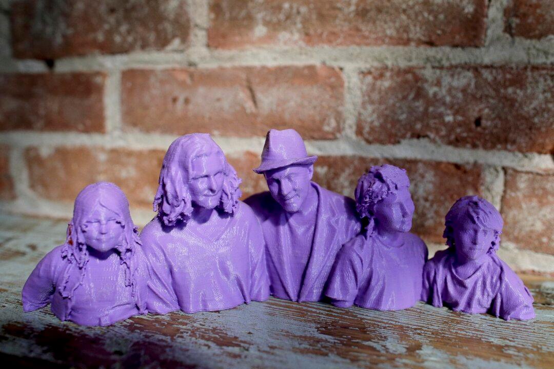 The New Family Portrait? 3D-Printed Statue Selfies