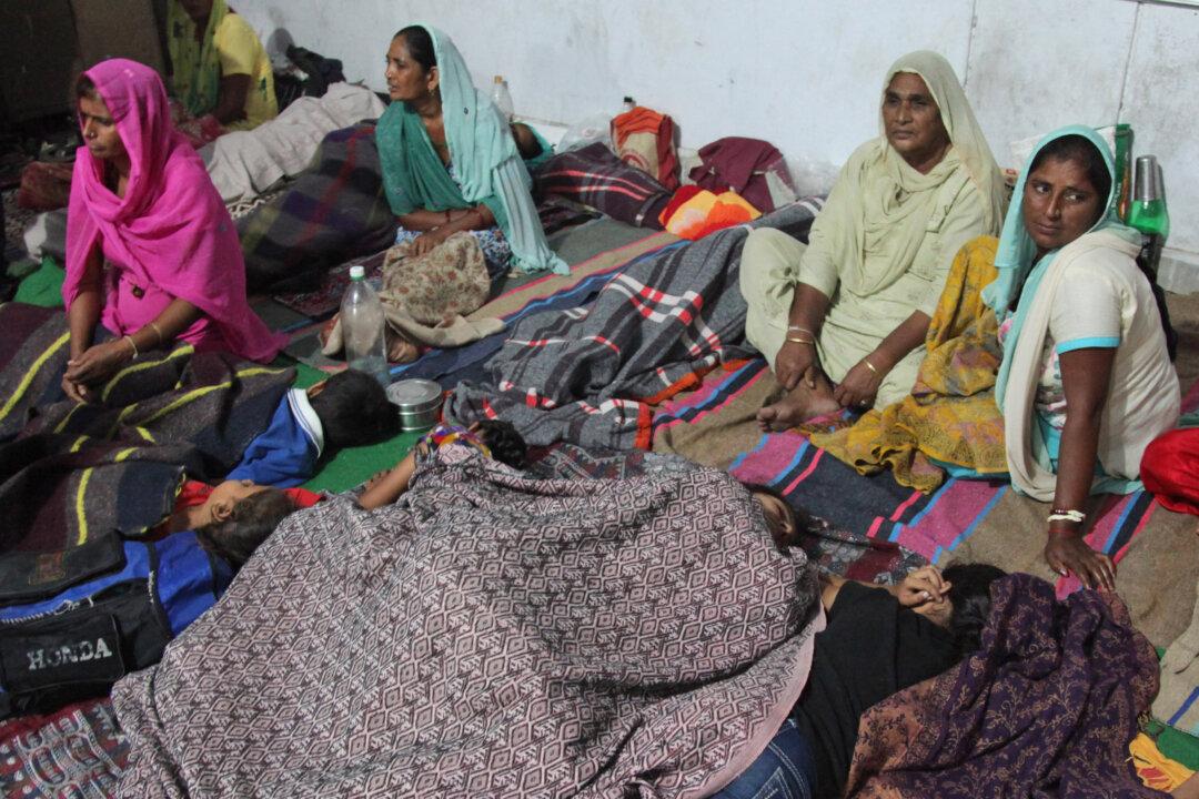 Kashmir Clashes Subside as Pakistan Warns India