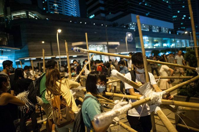 Hong Kong Pro-Democracy Protestors Erect Bamboo Barricades After Police Action and Unknown Interference (+Videos)