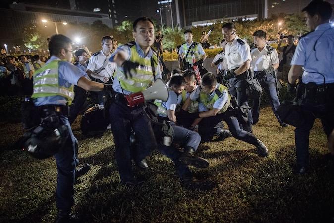 Hong Kong Police Violence See Reporters and Protesters Injured, Intimidated (+Photos, Video)