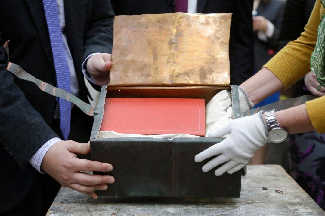 113-Year-Old Time Capsule Opened in Boston (+Videos About 3 Other Capsules)