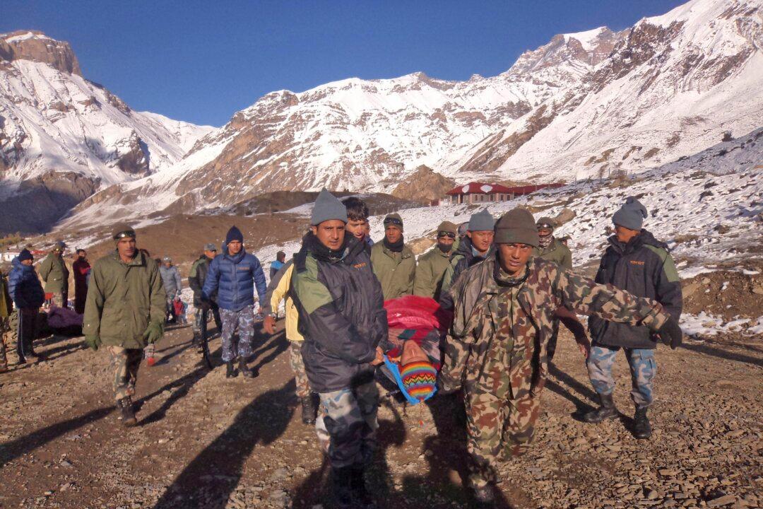 Nepal Avalanche, Blizzard Death Toll Rises to 38; 300 Rescued