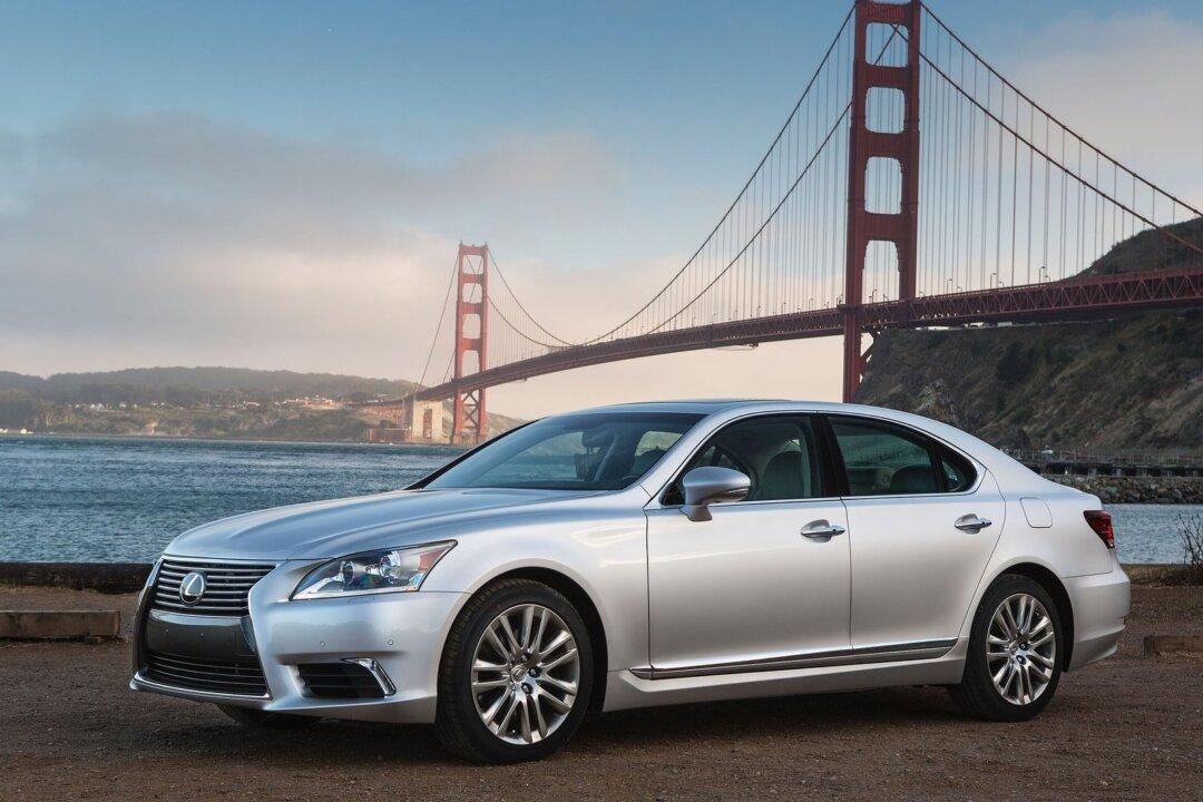 2014 Lexus LS 460 AWD: Better to Drive or Be Driven?