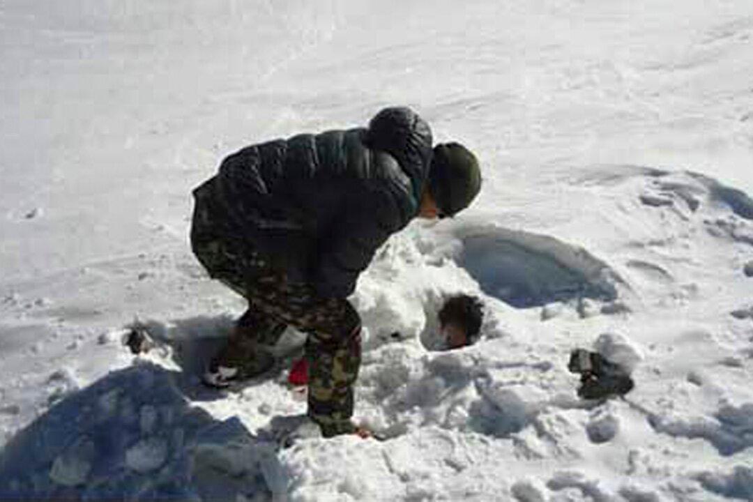 Nepal Closes Trekking Route After 38 Die in Storm