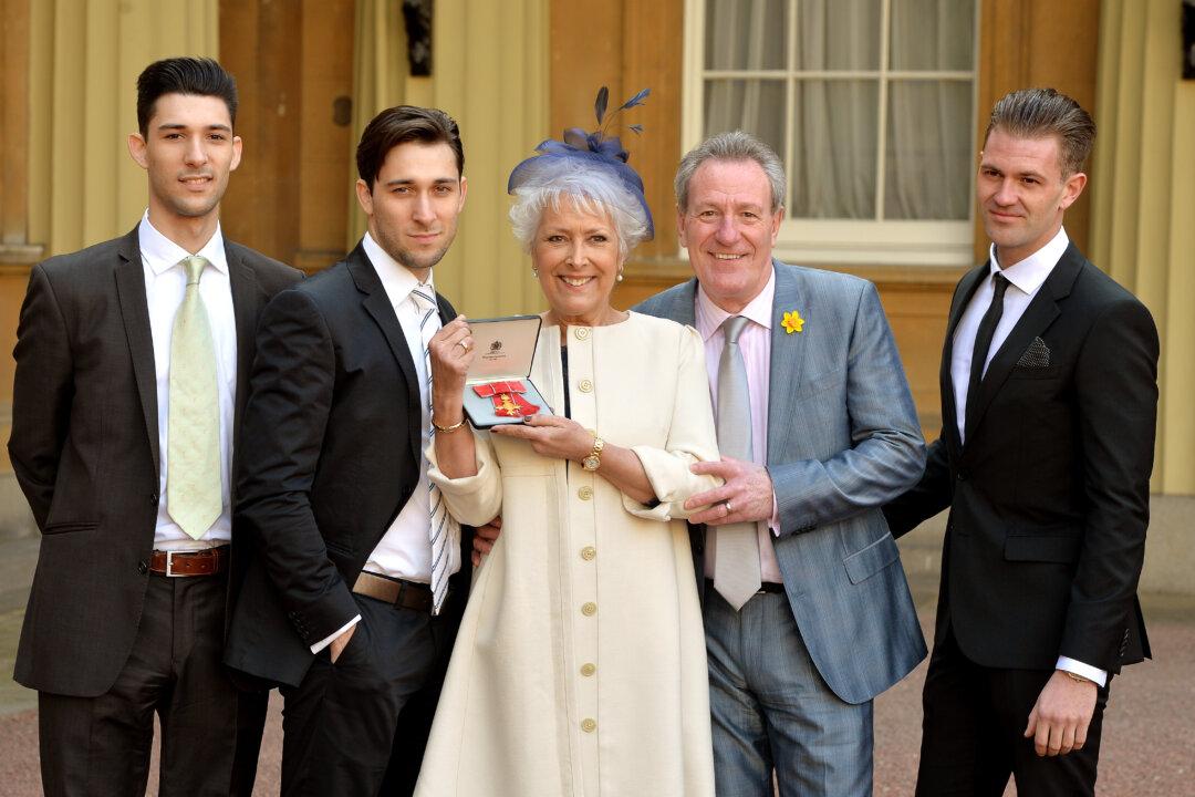 Lynda Bellingham Kids: Robbie and Michael Peluso Age, Facts, Picture